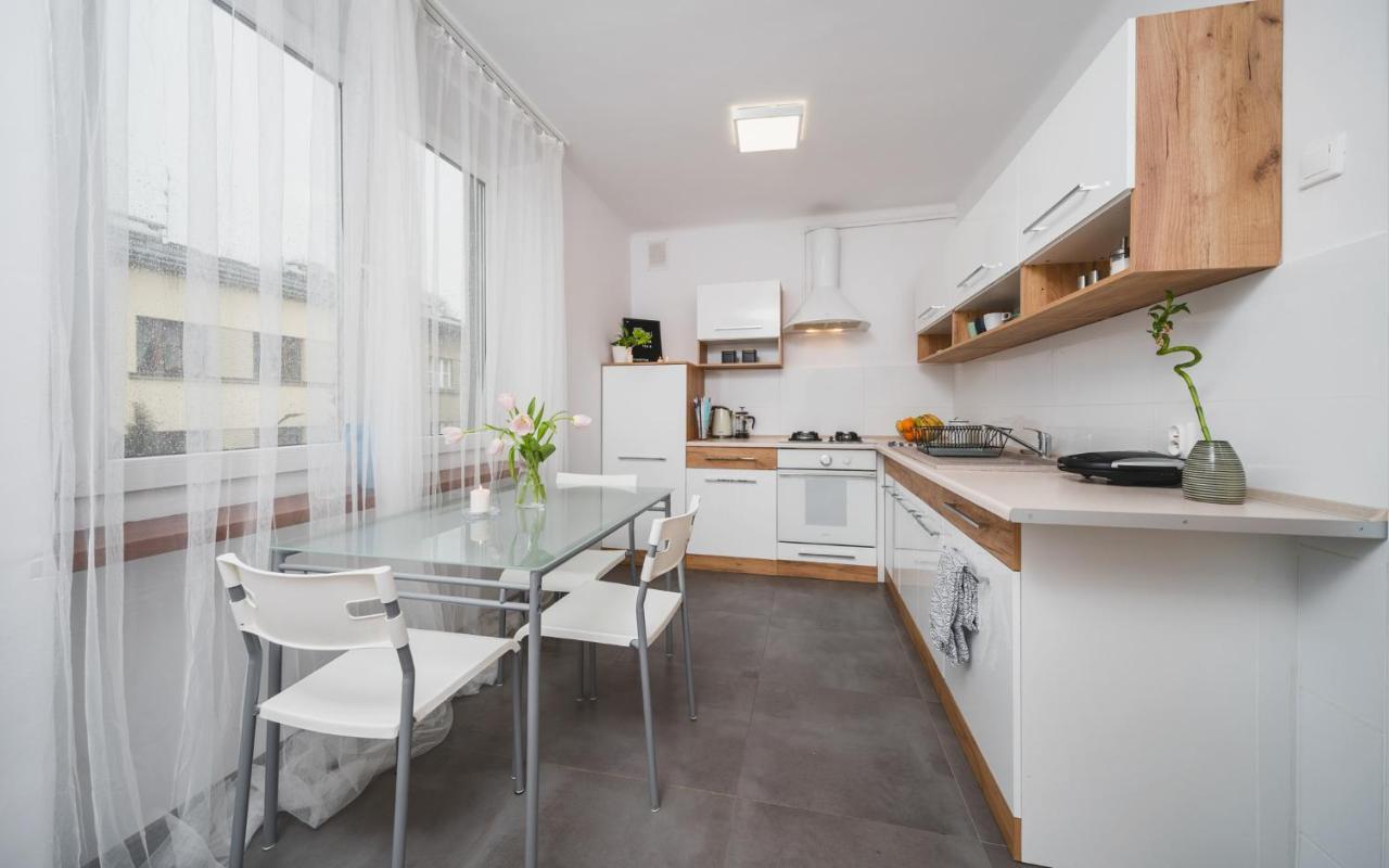 Sunshine Parkside Hideaway - 3 Bedroom - By Upstairs Krakow Exterior photo