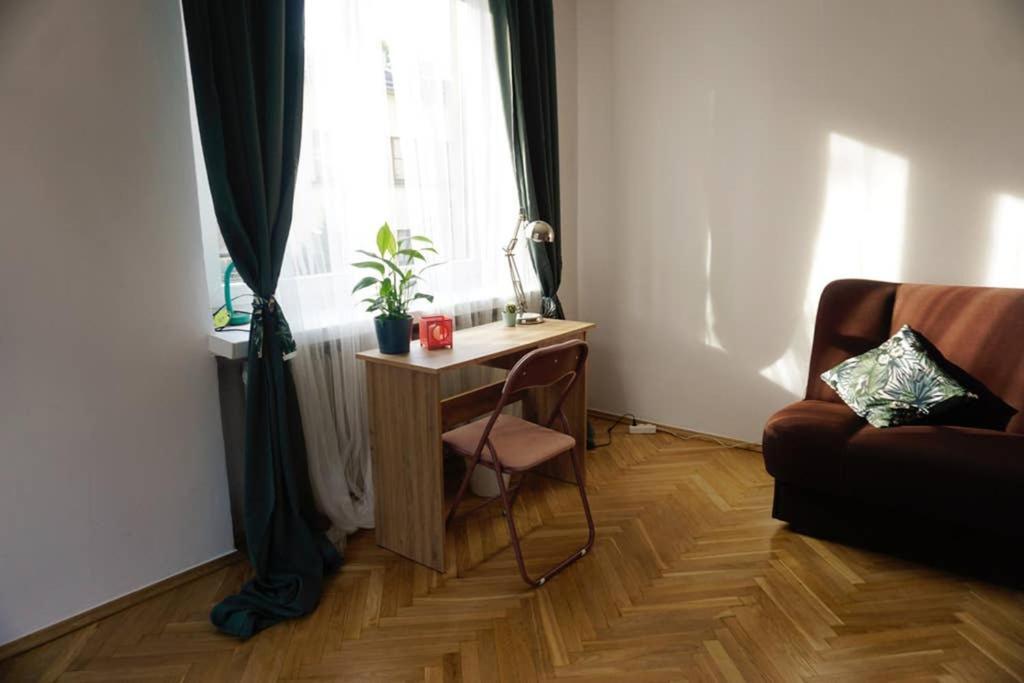 Sunshine Parkside Hideaway - 3 Bedroom - By Upstairs Krakow Exterior photo